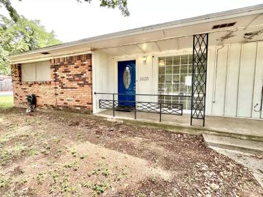 Main picture of 2620 Denison St