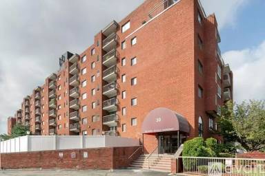 Main picture of Parkway Plaza South Condo