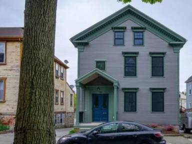 Main picture of 318 Pleasant St
