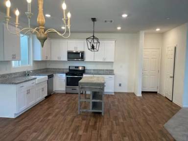 Main picture of 463 Lisbon Pl