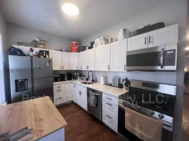 Main picture of 726 E 2nd St