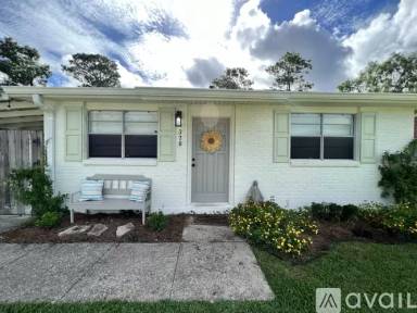 Main picture of 326 Oriole Dr