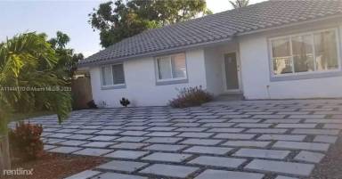 Main picture of 17230 SW 93rd Ave