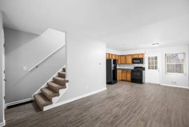 Main picture of 5720 Beechcroft Road - B