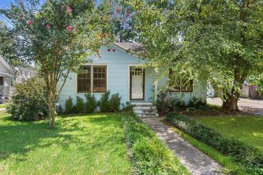 Main picture of 229 East Dr