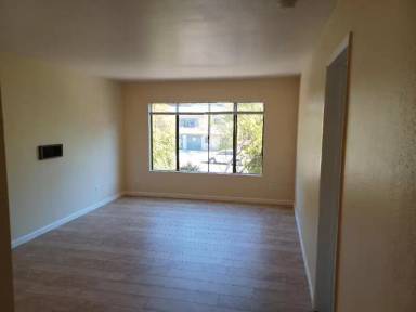 Main picture of 2782 Broadway