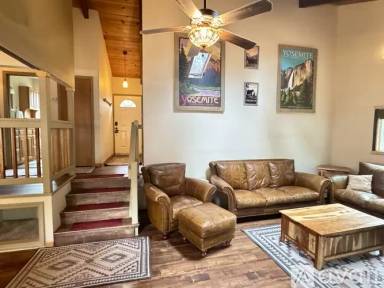 Main picture of 19380 Pleasantview Dr
