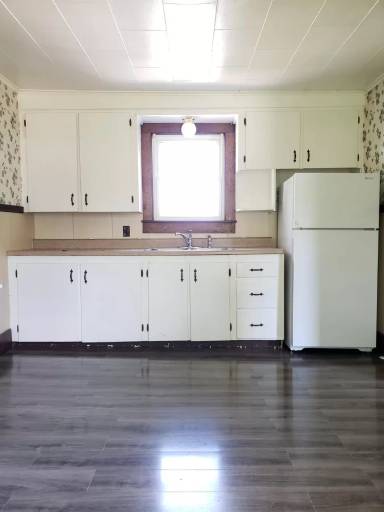 Main picture of 12 Pleasant St