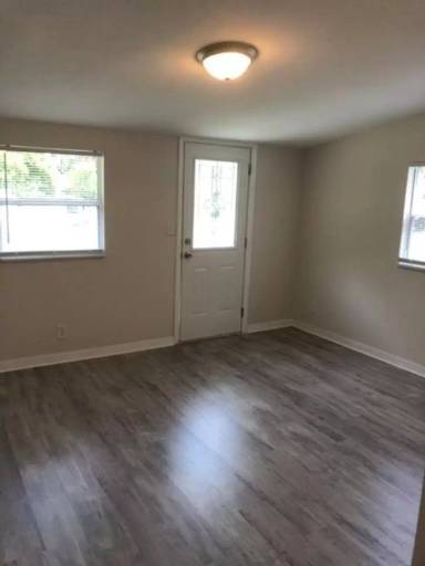 Main picture of 20946 Walnut St