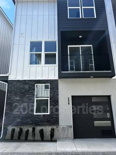Main picture of 524 E Violets Cove Ln