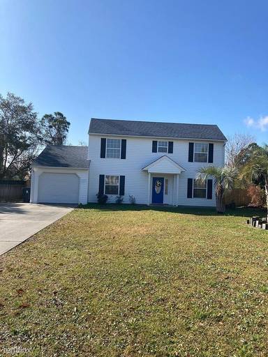 Main picture of 911 Colonial Cir