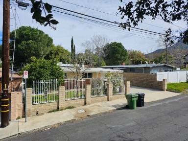 Main picture of 8009 Hillrose St