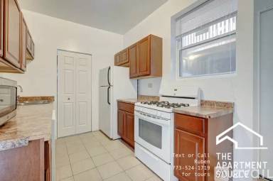 Main picture of 2405 W Wilson Ave