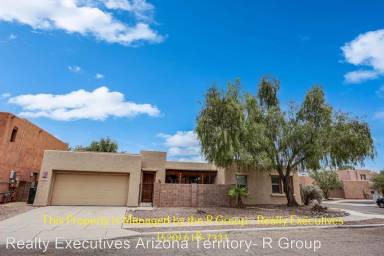 Main picture of 2927 N Cardell Cir