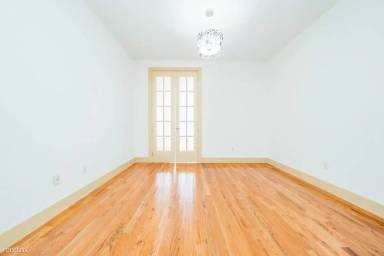 Main picture of 218 Boerum St