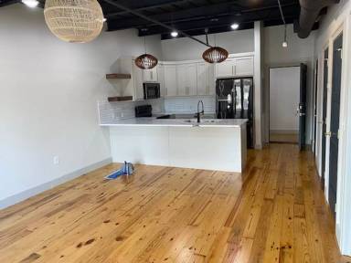 Main picture of 731 E Tennessee St