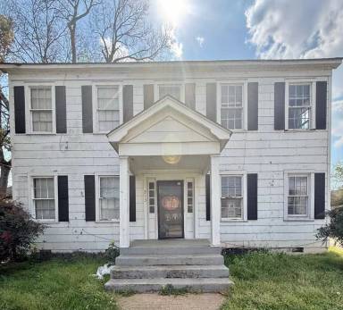 Main picture of 213 Wilson St NE