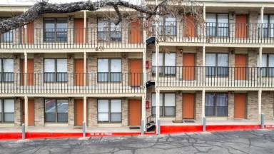 Main picture of 3000 Guadalupe St