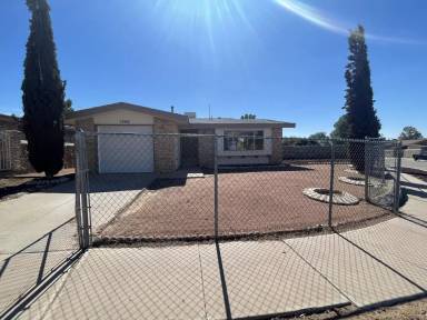 Main picture of 1540 Raphael Cir