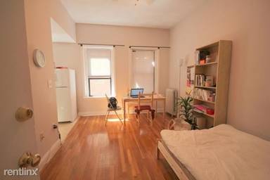 Main picture of 1482 Beacon St