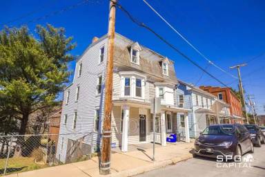 Main picture of 22 E Main St