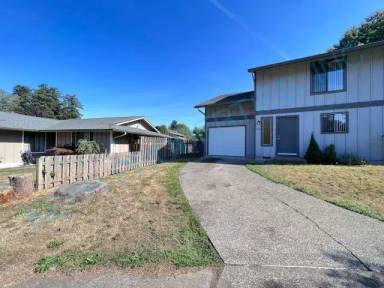 Main picture of 3324 SE Stott Cir