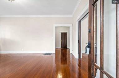 Main picture of 113 E 20th St
