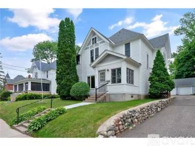 Main picture of 721 Olive St W