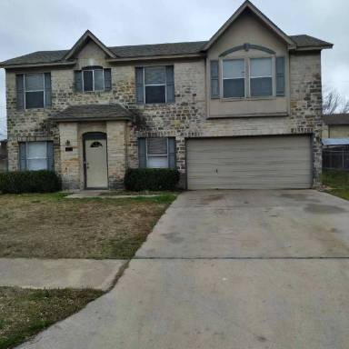 Main picture of 402 Suzie St