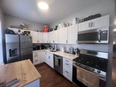 Main picture of 726 E 2nd St