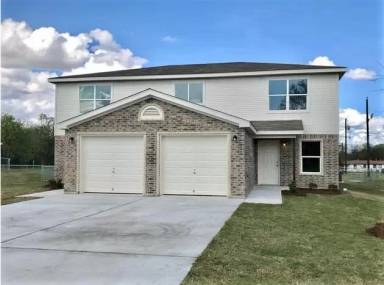 Main picture of 205 W Bobwhite Ln