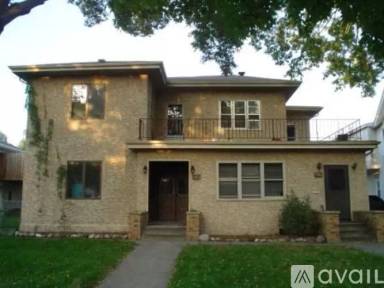 Main picture of 329 4th St NE