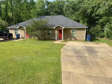 Main picture of 693 Lee Road 243