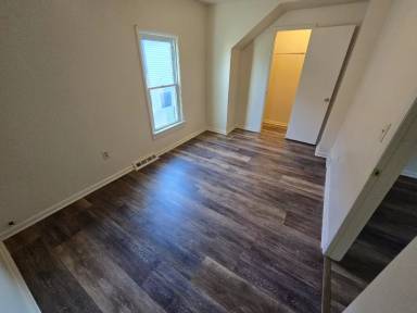 Main picture of 104 Helen St