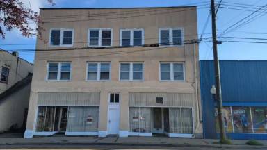 Main picture of 128 Clinton St