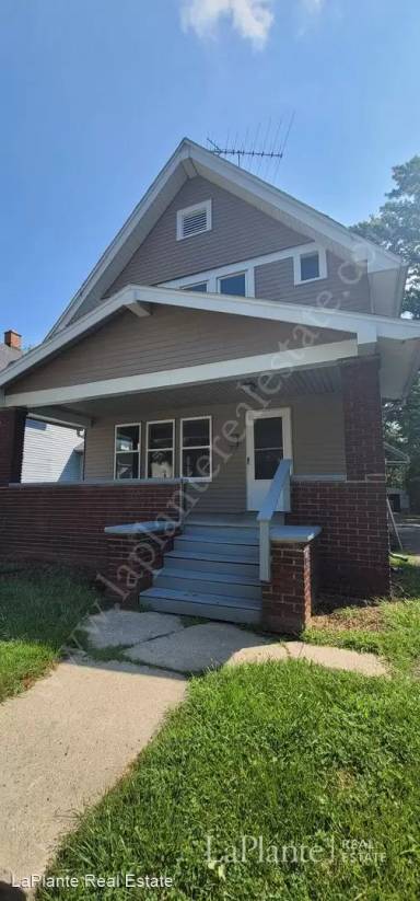 Main picture of 4032 Caroline Ave