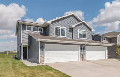 Main picture of Village at Rock Creek