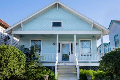 Main picture of 1115 Broadway St