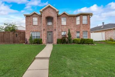 Main picture of 4376 Onyx Dr