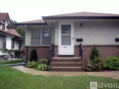 Main picture of 4009 Chicago Ave