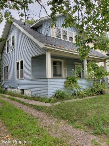 Main picture of 843 Washington Memorial Dr