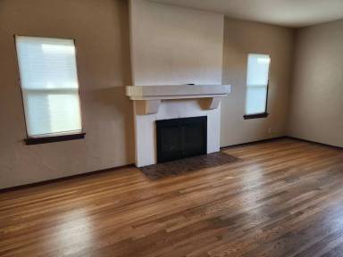 Main picture of 2906 Barge St