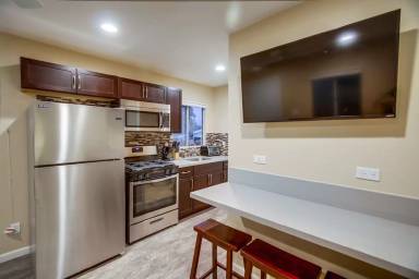 Main picture of 2483 J St