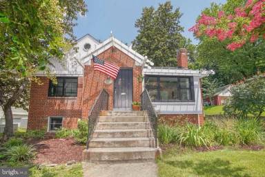 Main picture of 5602 Hawthorne St