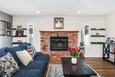 Main picture of 1666 Dartmouth St