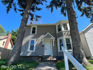 Main picture of 1820 E 11th St