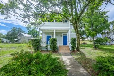 Main picture of 312 S Oak Ave