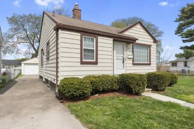 Main picture of 1778 Warwick Ave