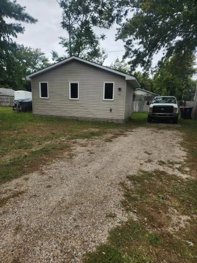 Main picture of 553 W 22nd St