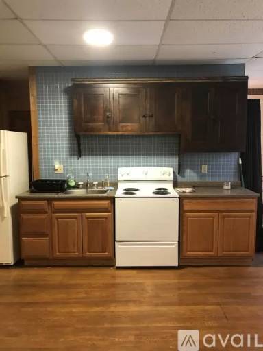 Main picture of 543 W Tuscarawas Ave